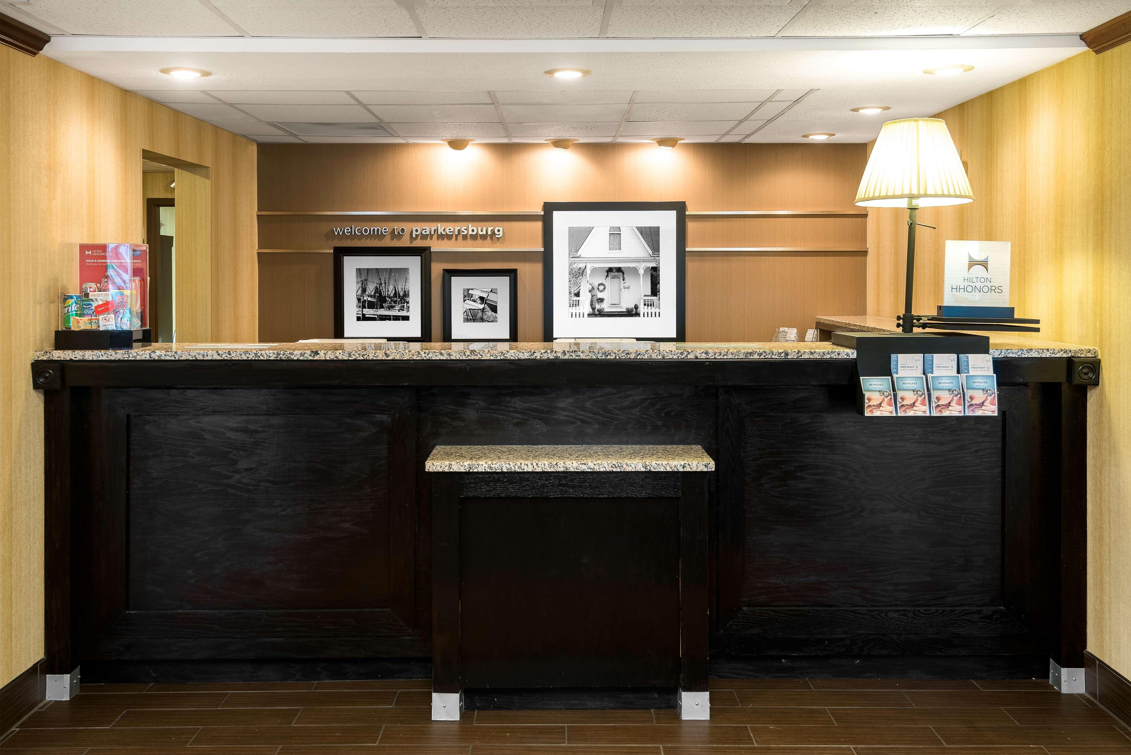 Hampton Inn Parkersburg/Mineral Wells Exterior foto